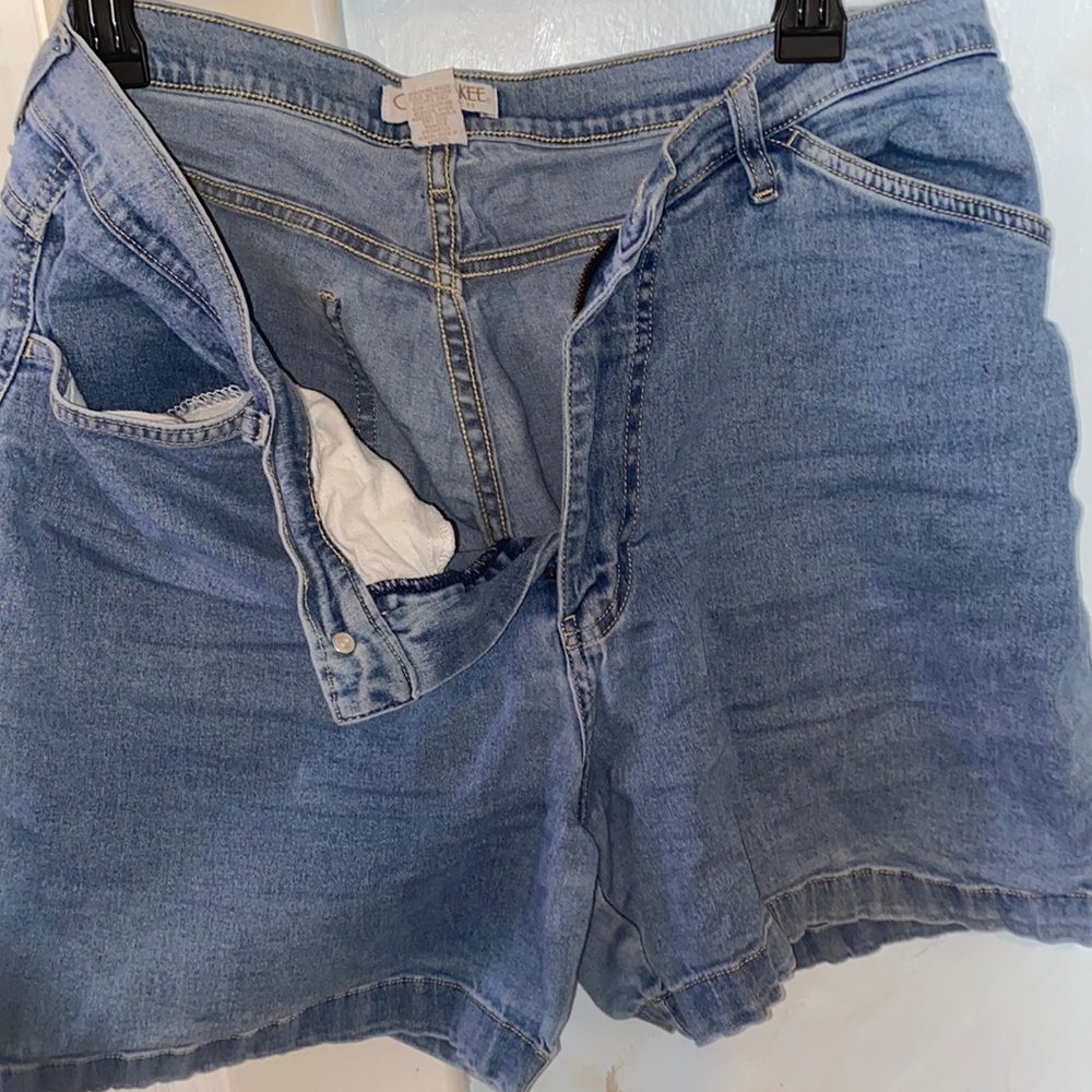 Shorts stretch